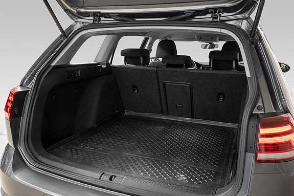 Volkswagen Golf VII 8 of 27