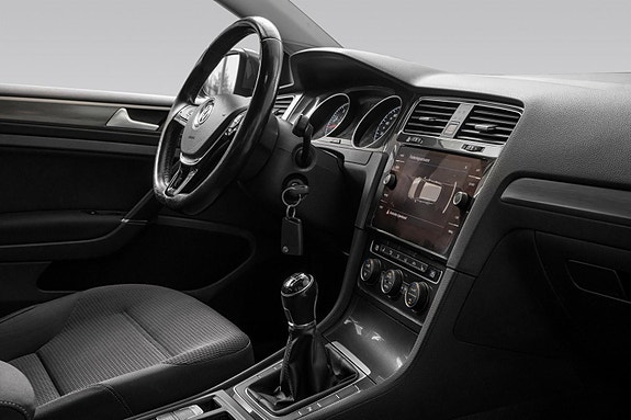Volkswagen Golf VII 17 of 27