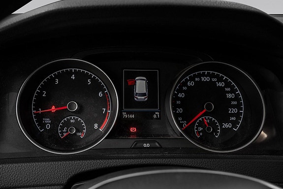 Volkswagen Golf VII 19 of 27