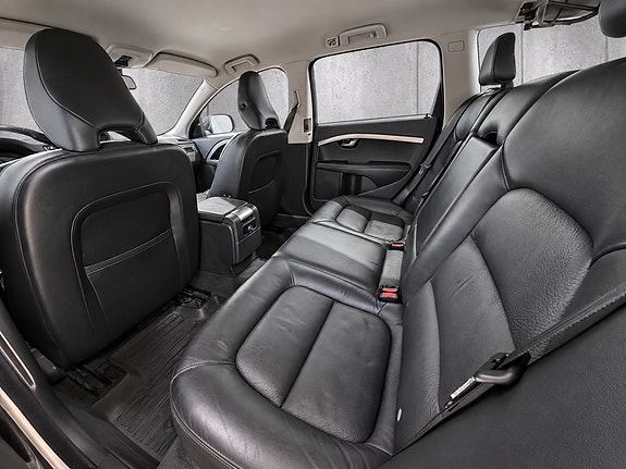 Volvo XC70 13 of 30