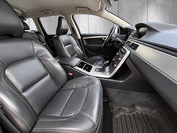 Volvo XC70 12 of 30