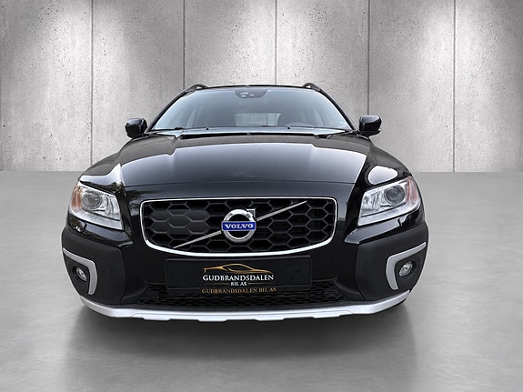 Volvo XC70 2 of 30