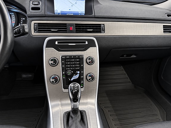 Volvo XC70 22 of 30