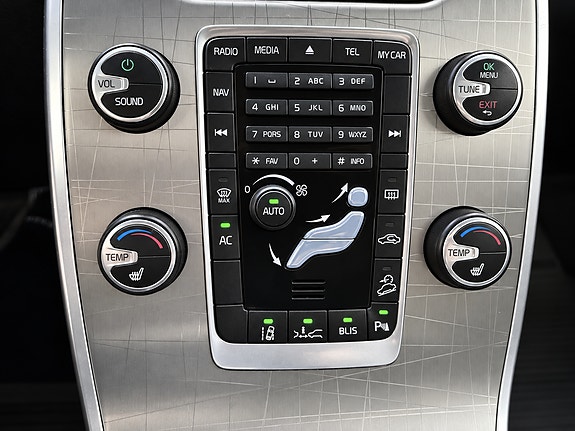 Volvo XC70 23 of 30