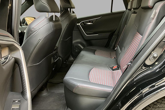 Toyota RAV4 16 of 21