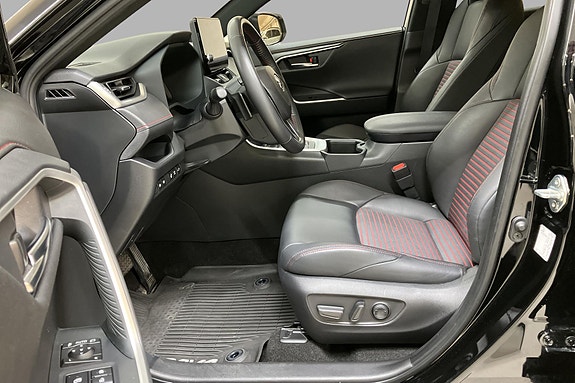 Toyota RAV4 10 of 21