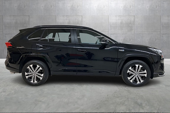 Toyota RAV4 6 of 21