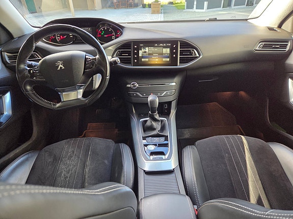 Peugeot 308 SW 20 of 30