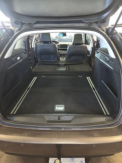 Peugeot 308 SW 14 of 30