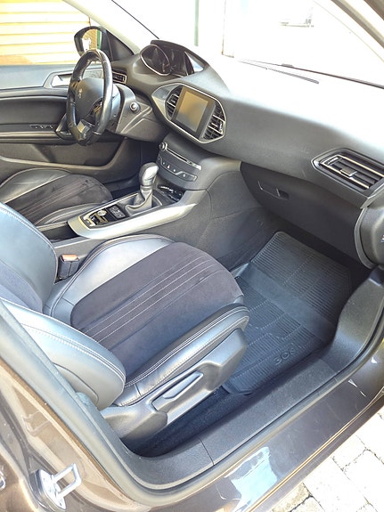 Peugeot 308 SW 18 of 30