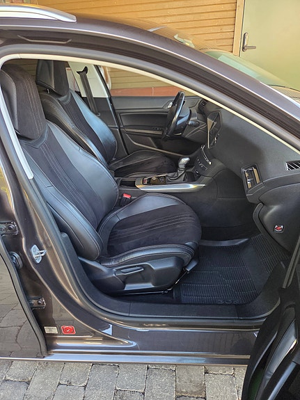 Peugeot 308 SW 16 of 30