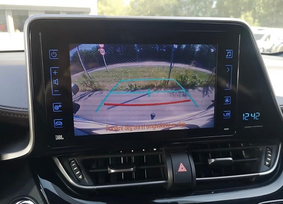 Toyota C-HR 5 of 8
