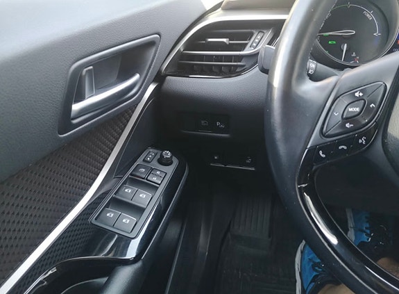Toyota C-HR 6 of 8