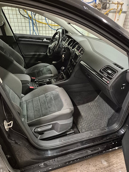 Volkswagen Golf VII 6 of 10