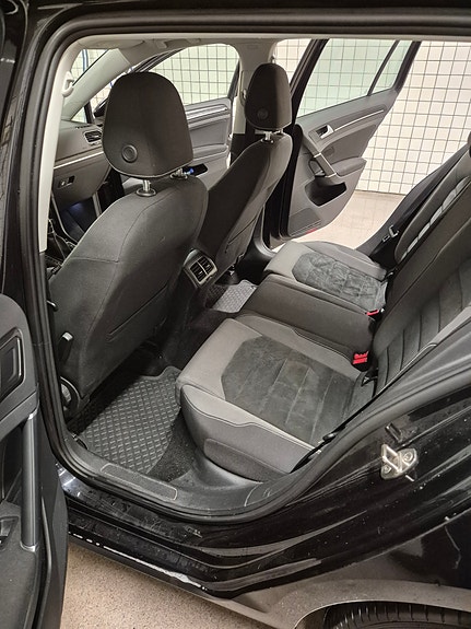 Volkswagen Golf VII 2 of 10