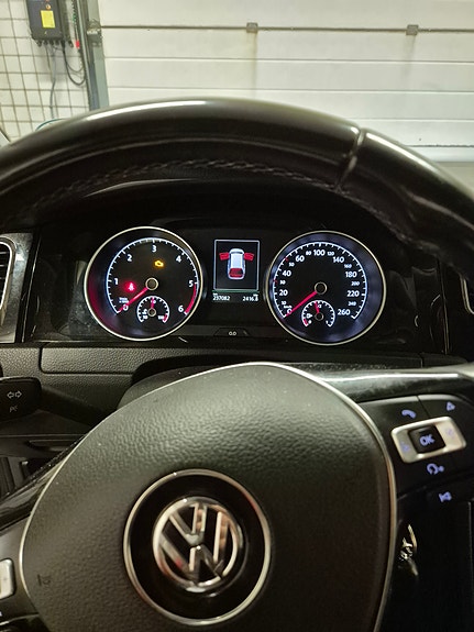 Volkswagen Golf VII 5 of 10
