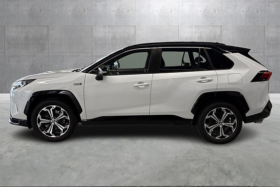 Toyota RAV4 2 of 21