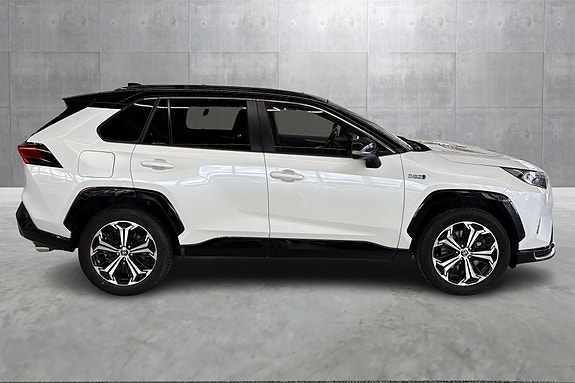 Toyota RAV4 6 of 21