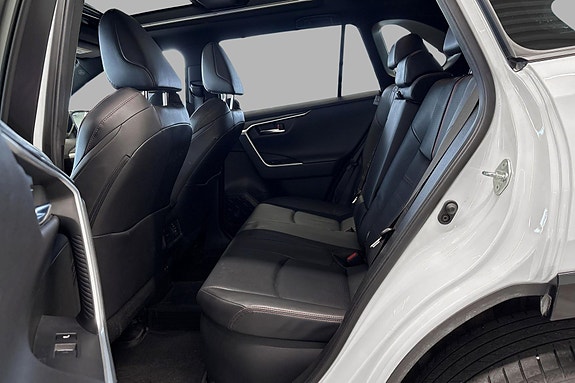 Toyota RAV4 16 of 21