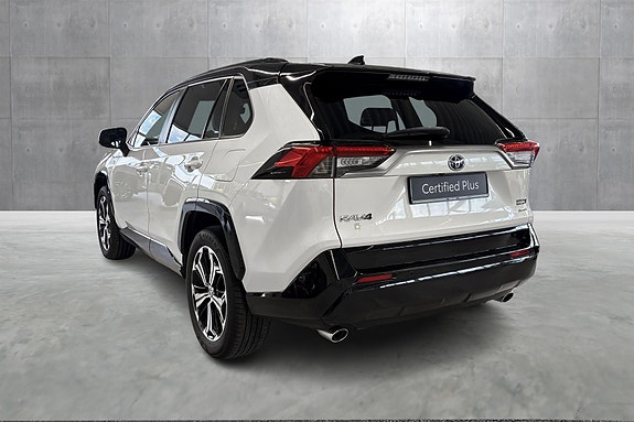 Toyota RAV4 3 of 21