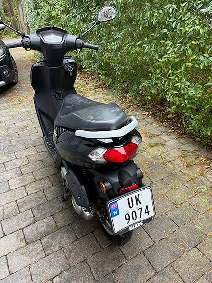 Peugeot Kisbee 2 of 7