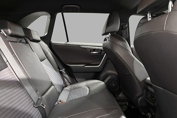 Toyota RAV4 16 of 23