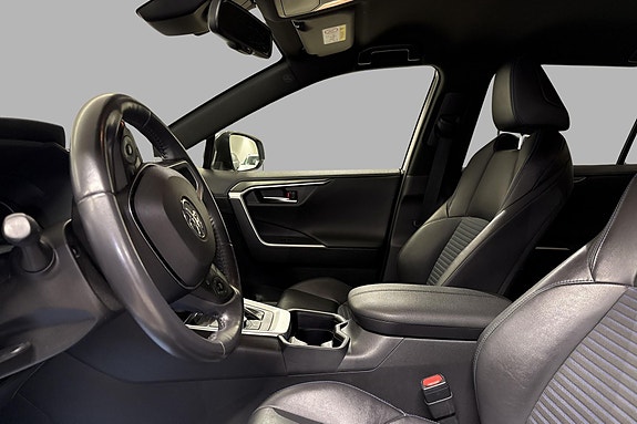 Toyota RAV4 10 of 23