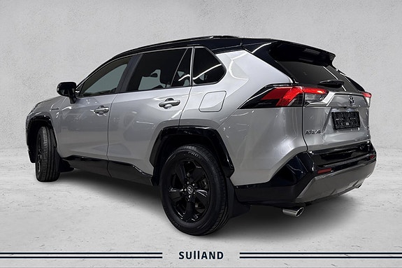 Toyota RAV4 3 of 23