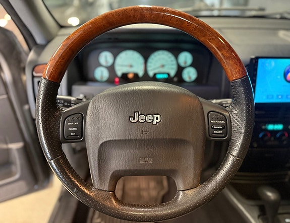 Jeep Grand Cherokee 13 of 17