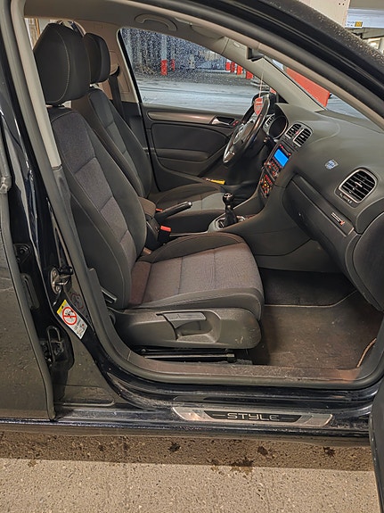 Volkswagen Golf VI 10 of 12