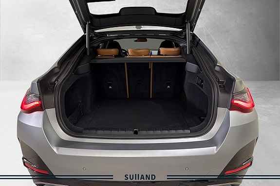 BMW i4 10 of 23
