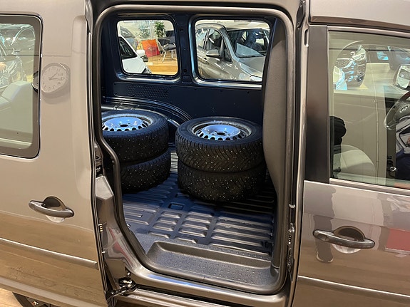 Volkswagen Caddy 30 of 30