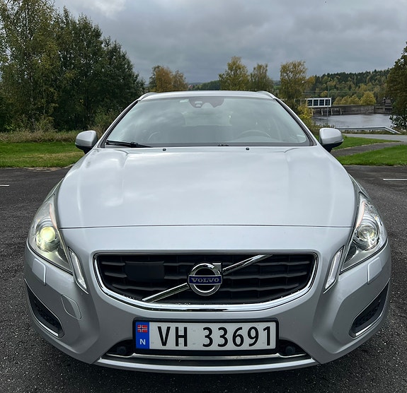 Volvo V60 2 of 28