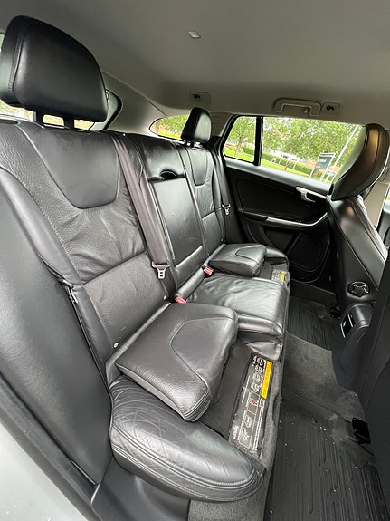 Volvo V60 25 of 28