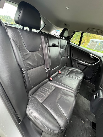 Volvo V60 22 of 28
