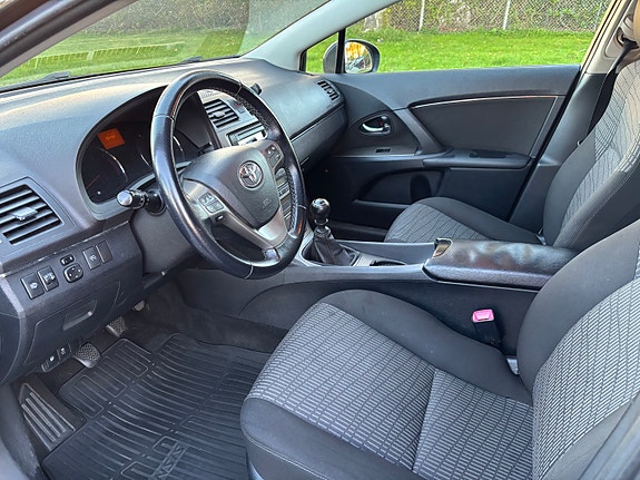 Toyota Avensis 4 of 13