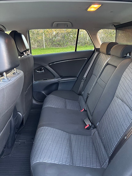 Toyota Avensis 9 of 13
