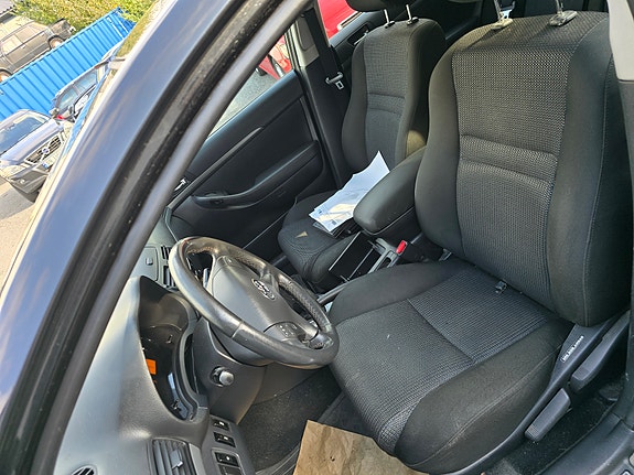 Toyota Avensis 13 of 30