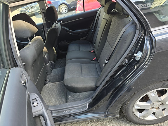 Toyota Avensis 14 of 30