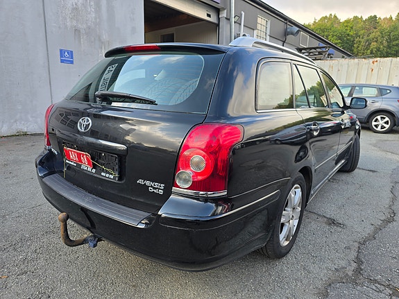 Toyota Avensis 4 of 30