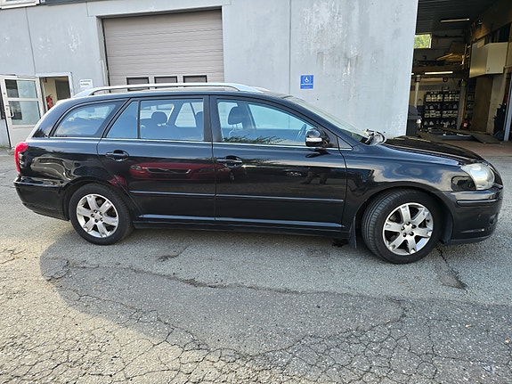 Toyota Avensis 3 of 30
