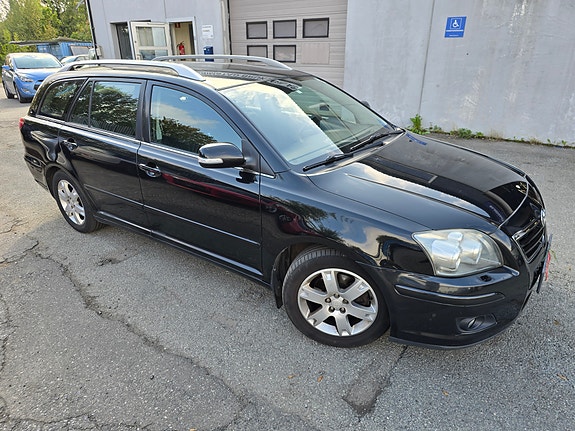 Toyota Avensis 2 of 30