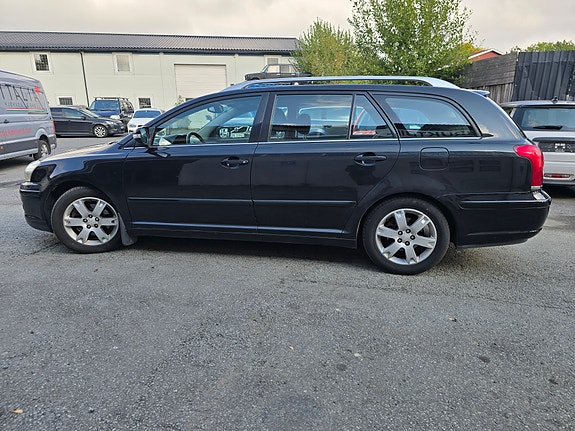 Toyota Avensis 7 of 30