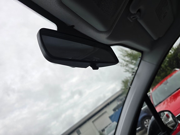 Peugeot 208 24 of 29