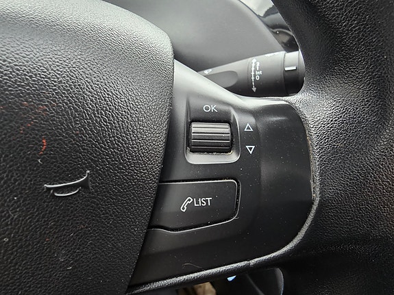 Peugeot 208 17 of 29