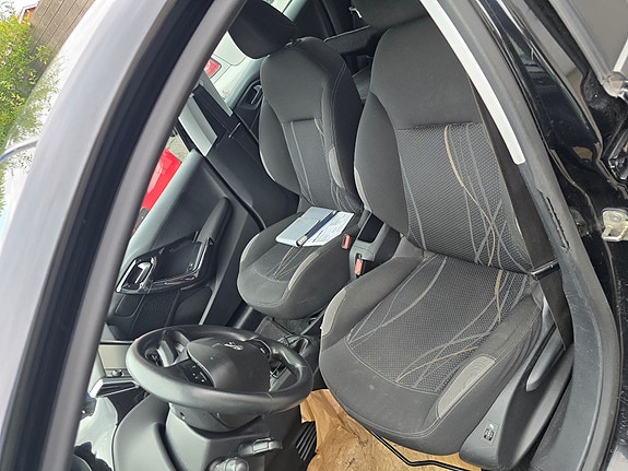 Peugeot 208 12 of 29