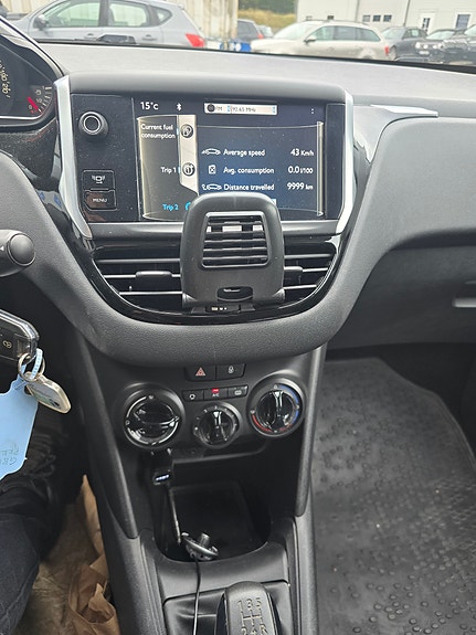 Peugeot 208 21 of 29
