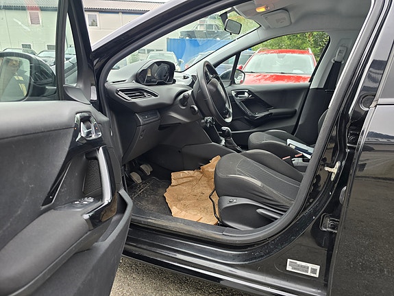 Peugeot 208 11 of 29