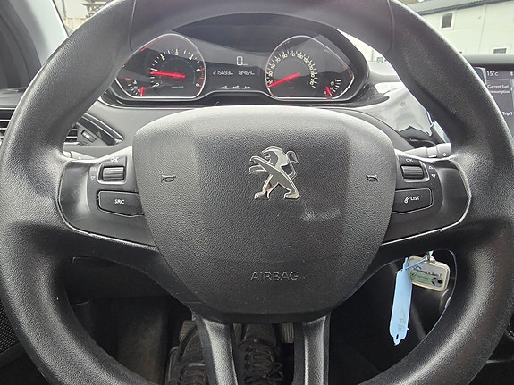 Peugeot 208 16 of 29