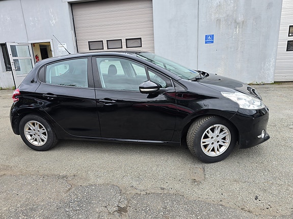 Peugeot 208 3 of 29
